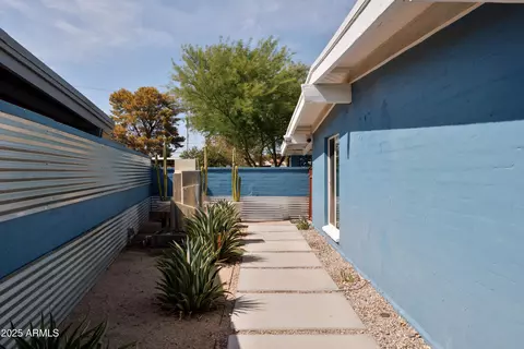 Exterior - 1029 E Palo Verde Dr, Phoenix, AZ 85014 photo 5 of 6