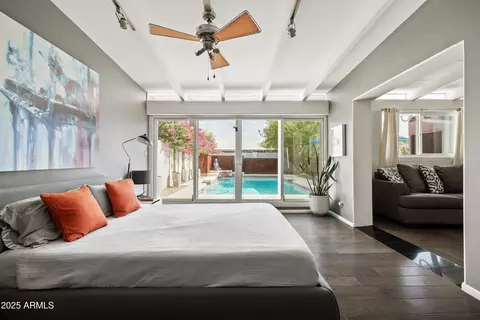 Bedroom - 1029 E Palo Verde Dr, Phoenix, AZ 85014 photo 1 of 4