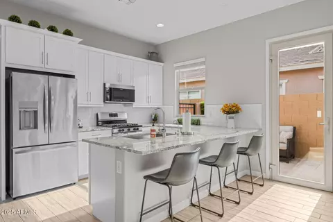 Kitchen - 2343 E Kelly Dr, Gilbert, AZ 85298 photo 5 of 7