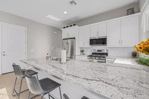Kitchen - 2343 E Kelly Dr, Gilbert, AZ 85298 photo 6 of 7