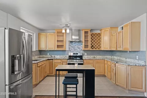 5802 N 61st Dr, Glendale, AZ 85301