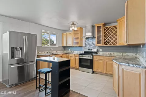 5802 N 61st Dr, Glendale, AZ 85301