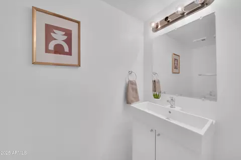 Bath - 2812 E Clarendon Ave, Phoenix, AZ 85016 photo 1 of 3