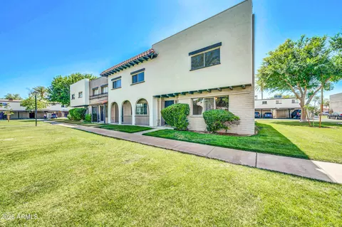 2812 E Clarendon Ave, Phoenix, AZ 85016