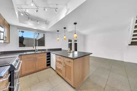 Kitchen - 2812 E Clarendon Ave, Phoenix, AZ 85016 photo 2 of 2
