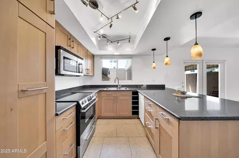 Kitchen - 2812 E Clarendon Ave, Phoenix, AZ 85016 photo 1 of 2