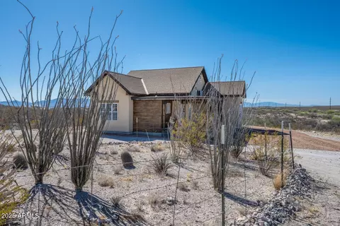 1843 N Spanish Bayonet Dr, Tombstone, AZ 85638