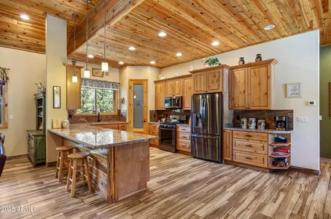 Kitchen - 2352 Immelman Cir, Overgaard, AZ 85933 photo 3 of 3