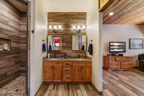 Bath - 2352 Immelman Cir, Overgaard, AZ 85933 photo 1 of 6