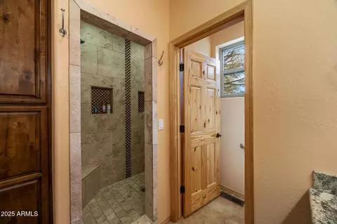 Bath - 2352 Immelman Cir, Overgaard, AZ 85933 photo 5 of 6