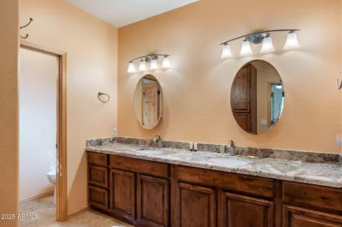 Bath - 2352 Immelman Cir, Overgaard, AZ 85933 photo 4 of 6