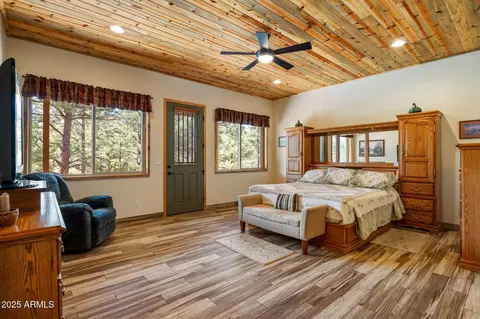 Bedroom - 2352 Immelman Cir, Overgaard, AZ 85933 photo 1 of 5