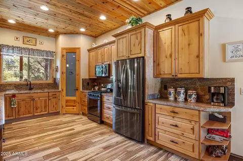 Kitchen - 2352 Immelman Cir, Overgaard, AZ 85933 photo 1 of 3