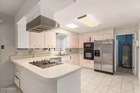 Kitchen - 405 E Thunderbird Trl, Phoenix, AZ 85042 photo 1 of 4