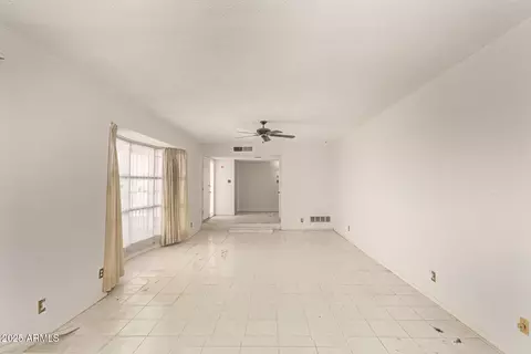 Living - 405 E Thunderbird Trl, Phoenix, AZ 85042 photo 2 of 6