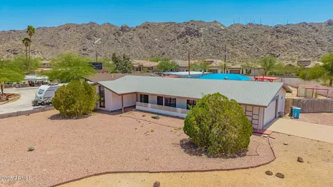 View/Area - 405 E Thunderbird Trl, Phoenix, AZ 85042 photo 2 of 14