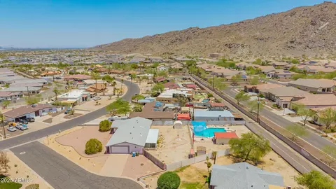 View/Area - 405 E Thunderbird Trl, Phoenix, AZ 85042 photo 8 of 14