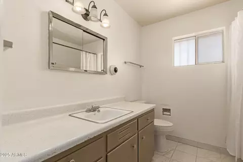 Bath - 405 E Thunderbird Trl, Phoenix, AZ 85042 photo 2 of 3