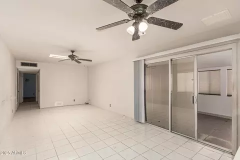 Living - 405 E Thunderbird Trl, Phoenix, AZ 85042 photo 5 of 6
