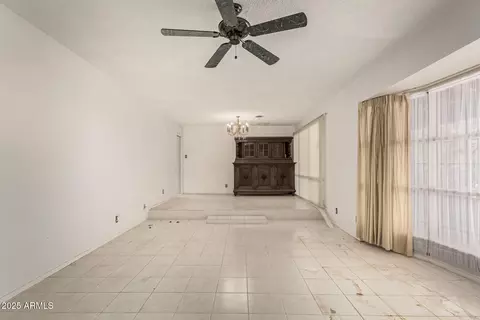 Living - 405 E Thunderbird Trl, Phoenix, AZ 85042 photo 1 of 6