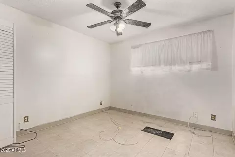 Bedroom - 405 E Thunderbird Trl, Phoenix, AZ 85042 photo 3 of 6