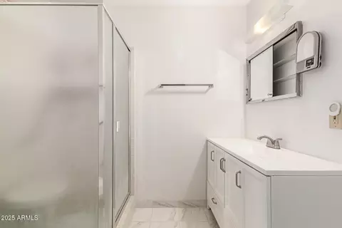Bath - 405 E Thunderbird Trl, Phoenix, AZ 85042 photo 1 of 3