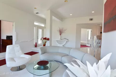 Living - 2570 E Manzanita St, Apache Junction, AZ 85119 photo 3 of 7