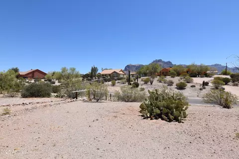 Exterior - 2570 E Manzanita St, Apache Junction, AZ 85119 photo 5 of 19