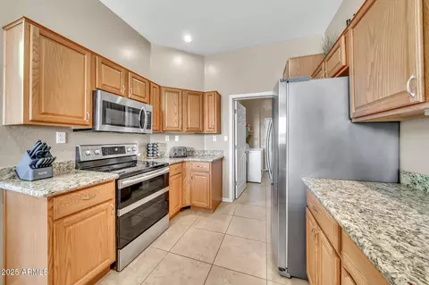 Kitchen - 3131 E Legacy Dr #1032, Phoenix, AZ 85042 photo 4 of 4