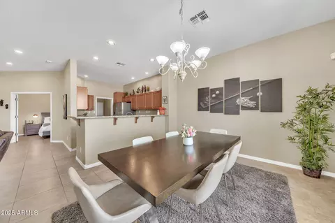 Dining - 3131 E Legacy Dr #1032, Phoenix, AZ 85042 photo 3 of 4