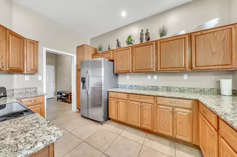 Kitchen - 3131 E Legacy Dr #1032, Phoenix, AZ 85042 photo 2 of 4