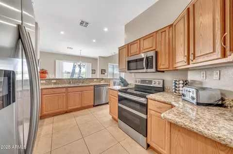 Kitchen - 3131 E Legacy Dr #1032, Phoenix, AZ 85042 photo 3 of 4