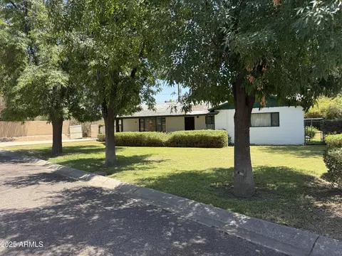 1447 E Town And Country Ln, Phoenix, AZ 85014