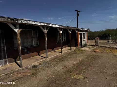 Exterior - 1652 N Wheatfields Rd, Globe, AZ 85501 photo 5 of 11