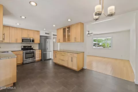 Kitchen - 1922 E Concorda Dr, Tempe, AZ 85282 photo 2 of 6