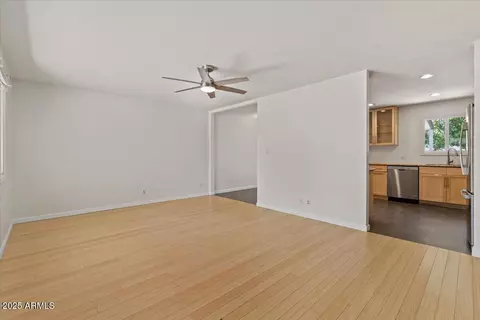 Living - 1922 E Concorda Dr, Tempe, AZ 85282 photo 1 of 4