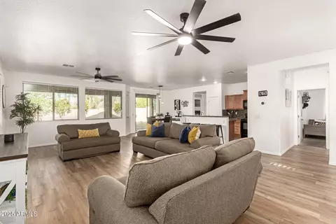 8209 S 23rd Pl, Phoenix, AZ 85042