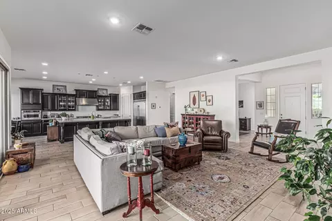 7813 S 43rd Pl, Phoenix, AZ 85042 photo 9
