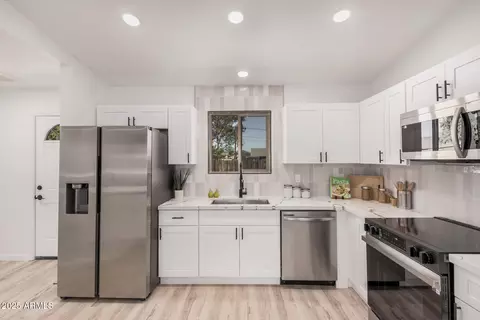 Kitchen - 11025 E Cholla Rd, Mesa, AZ 85207 photo 3 of 3