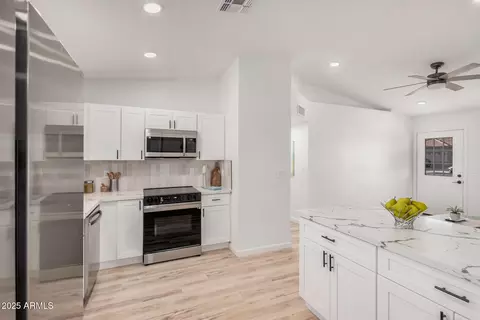 Kitchen - 11025 E Cholla Rd, Mesa, AZ 85207 photo 2 of 3