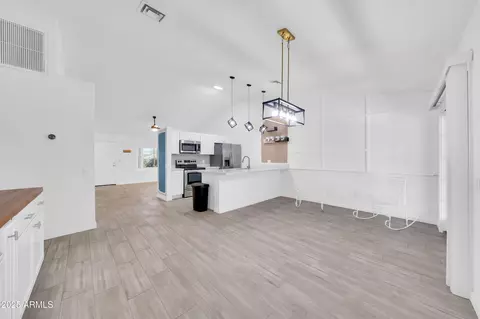 Dining - 3201 W Mohawk Ln, Phoenix, AZ 85027 photo 1 of 1