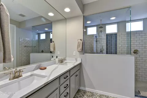 Bath - 3411 E Louise Dr, Phoenix, AZ 85050 photo 1 of 2
