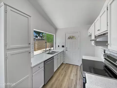 1739 E Carter Rd, Phoenix, AZ 85042 photo 7