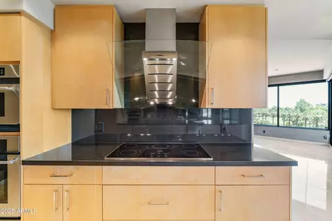 Kitchen - 1040 E Osborn Rd #501, Phoenix, AZ 85014 photo 5 of 5