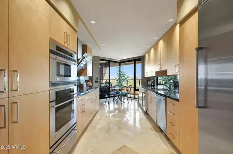 Kitchen - 1040 E Osborn Rd #501, Phoenix, AZ 85014 photo 1 of 5
