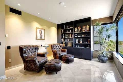 Living - 1040 E Osborn Rd #501, Phoenix, AZ 85014 photo 2 of 8