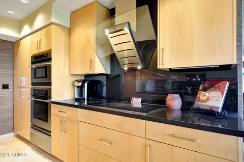 Kitchen - 1040 E Osborn Rd #501, Phoenix, AZ 85014 photo 2 of 5
