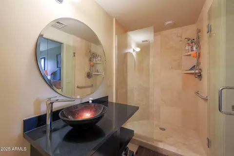 Bath - 1040 E Osborn Rd #501, Phoenix, AZ 85014 photo 1 of 3