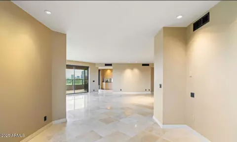 Entry Way - 1040 E Osborn Rd #501, Phoenix, AZ 85014 photo 1 of 2