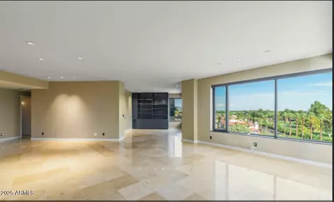 Living - 1040 E Osborn Rd #501, Phoenix, AZ 85014 photo 4 of 8